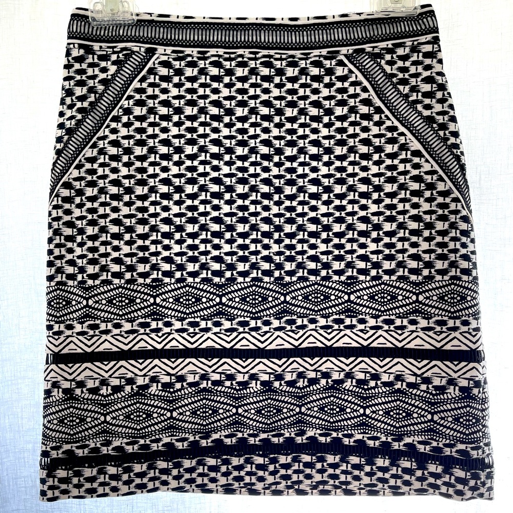WHBM black and white patterned pencil skirt.  Size 0P